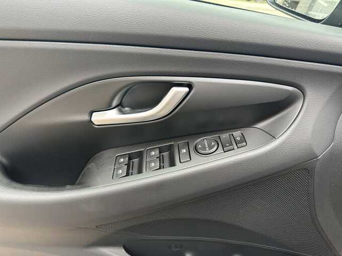 Hyundai i30 1.5 Family Rückfahrkamera/Lenkradheizung