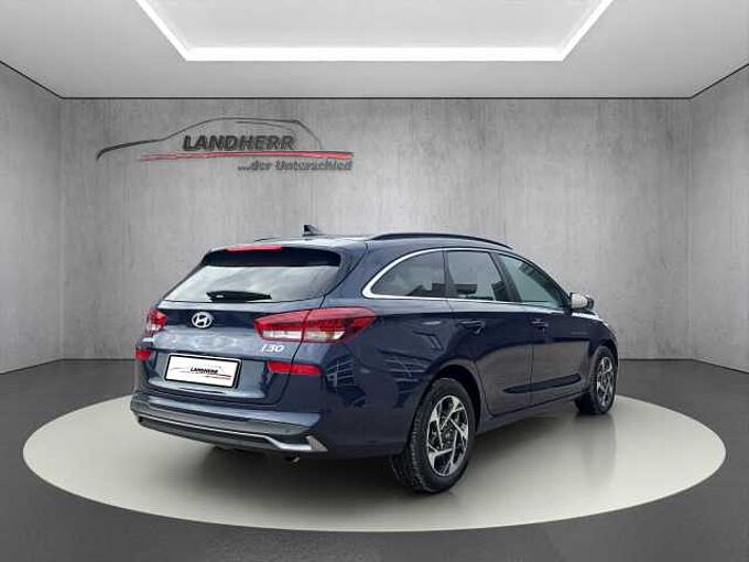 Hyundai i30 Kombi 1.5 T-GDI Family // LED/Kamera/SHZ