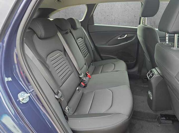 Hyundai i30 Kombi 1.5 T-GDI Family // LED/Kamera/SHZ