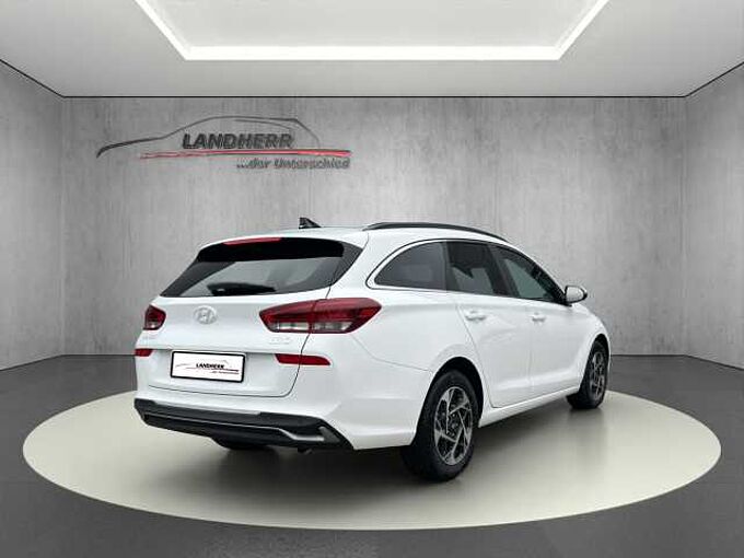 Hyundai i30 1.5 Family Rückfahrkamera/Lenkradheizung