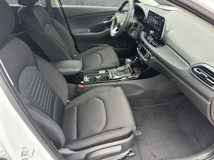 Hyundai i30 1.5 Family Rückfahrkamera/Lenkradheizung