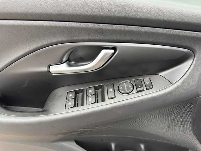 Hyundai i30 1.5 Family Rückfahrkamera/Lenkradheizung