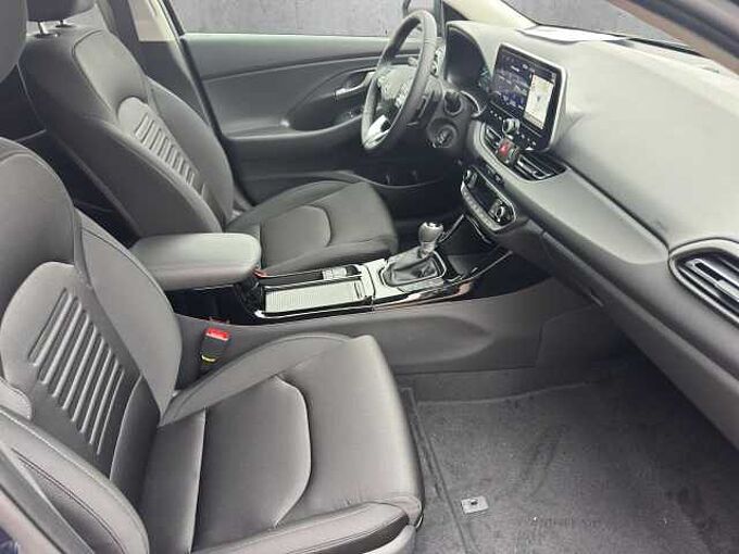 Hyundai i30 1.5 Family Rückfahrkamera/Lenkradheizung