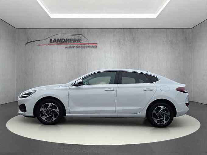 Hyundai i30 Fastback Family 5.J Garantie//Rückfahrkamera/Lenkradheizung