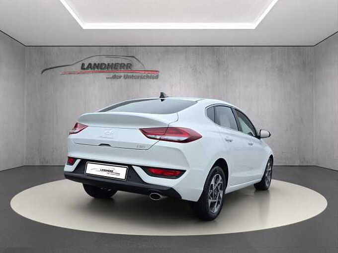 Hyundai i30 Fastback Family 5.J Garantie//Rückfahrkamera/Lenkradheizung