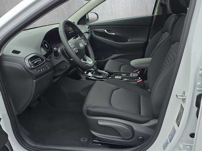 Hyundai i30 Fastback Family 5.J Garantie//Rückfahrkamera/Lenkradheizung