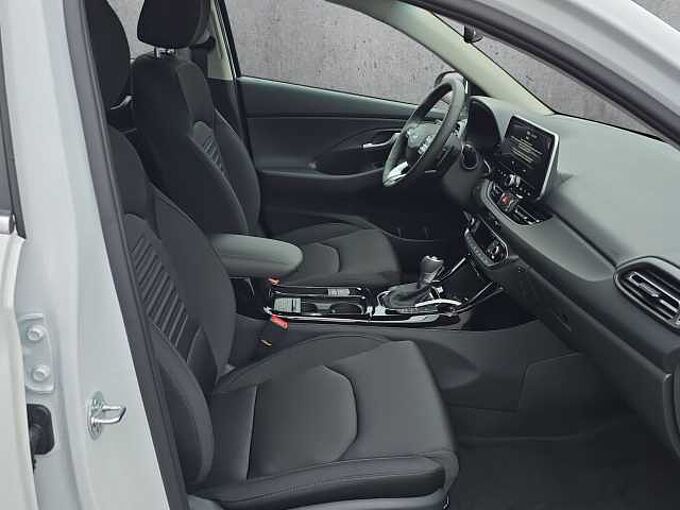 Hyundai i30 Fastback Family 5.J Garantie//Rückfahrkamera/Lenkradheizung
