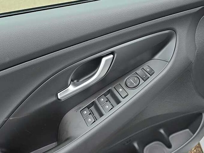 Hyundai i30 Fastback Family 5.J Garantie//Rückfahrkamera/Lenkradheizung