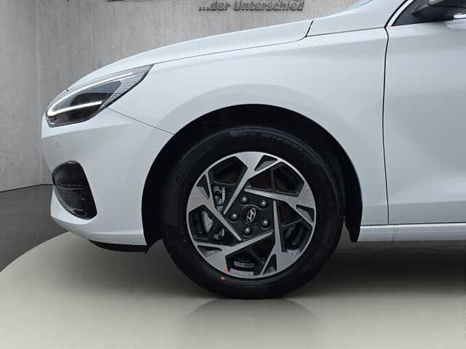 Hyundai i30 Fastback Family 5.J Garantie//Rückfahrkamera/Lenkradheizung