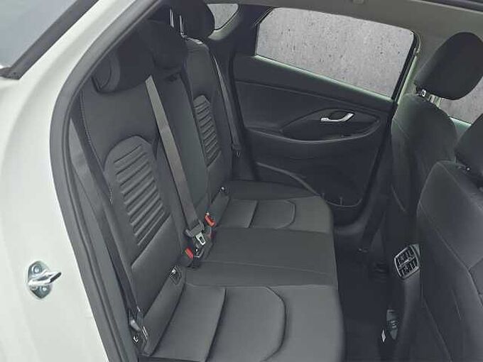 Hyundai i30 Fastback Family 5.J Garantie//Rückfahrkamera/Lenkradheizung