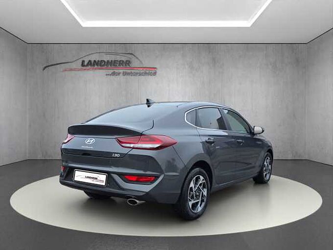 Hyundai i30 Fastback Family 5.J Garantie//Rückfahrkamera/Lenkradheizung