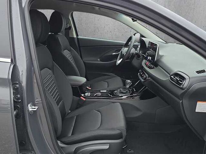 Hyundai i30 Fastback Family 5.J Garantie//Rückfahrkamera/Lenkradheizung