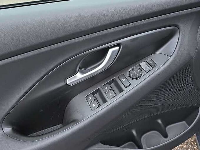 Hyundai i30 Fastback Family 5.J Garantie//Rückfahrkamera/Lenkradheizung