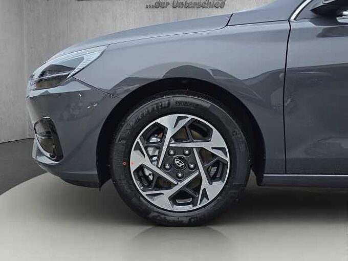 Hyundai i30 Fastback Family 5.J Garantie//Rückfahrkamera/Lenkradheizung