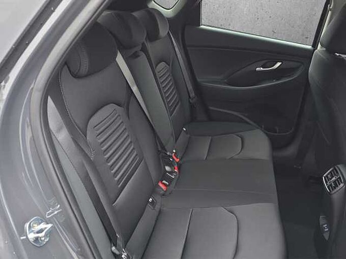 Hyundai i30 Fastback Family 5.J Garantie//Rückfahrkamera/Lenkradheizung