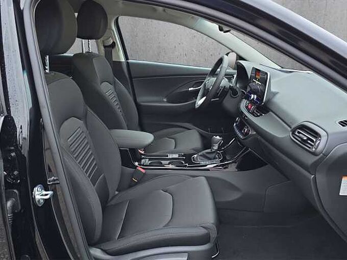 Hyundai i30 Fastback Family 5.J Garantie//Rückfahrkamera/Lenkradheizung