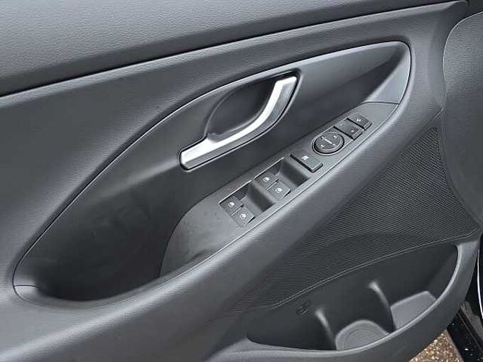 Hyundai i30 Fastback Family 5.J Garantie//Rückfahrkamera/Lenkradheizung