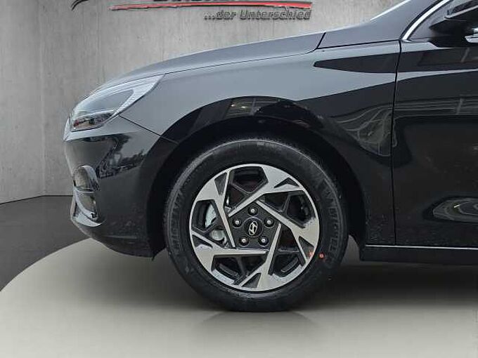 Hyundai i30 Fastback Family 5.J Garantie//Rückfahrkamera/Lenkradheizung