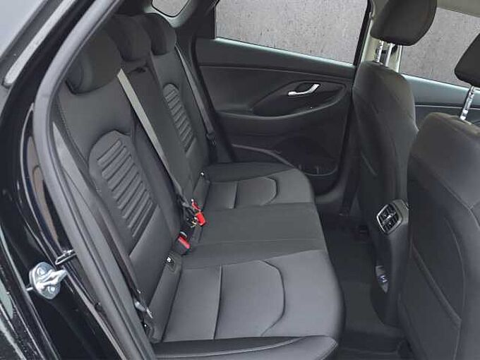 Hyundai i30 Fastback Family 5.J Garantie//Rückfahrkamera/Lenkradheizung