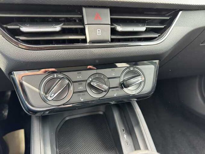 SKODA Kamiq 1.0 TSI Essence //Sitzheizung /LED/Einparkhilfe