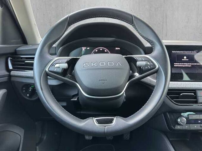 SKODA Kamiq 1.0 TSI Black Doc // LED/Sitzheizung /Kamera
