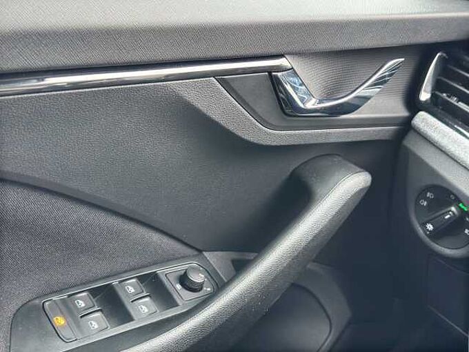 SKODA Kamiq 1.0 TSI Selection //Einparkhilfe/Sitzheizung/ LED