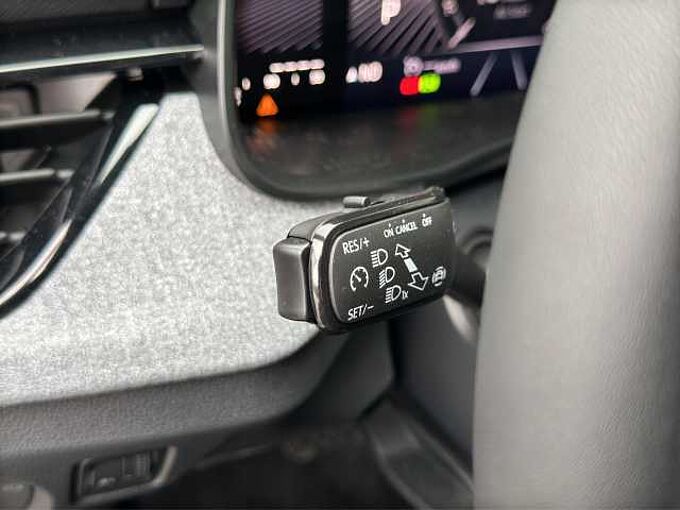 SKODA Kamiq 1.0 TSI Selection //Einparkhilfe/Sitzheizung/ LED