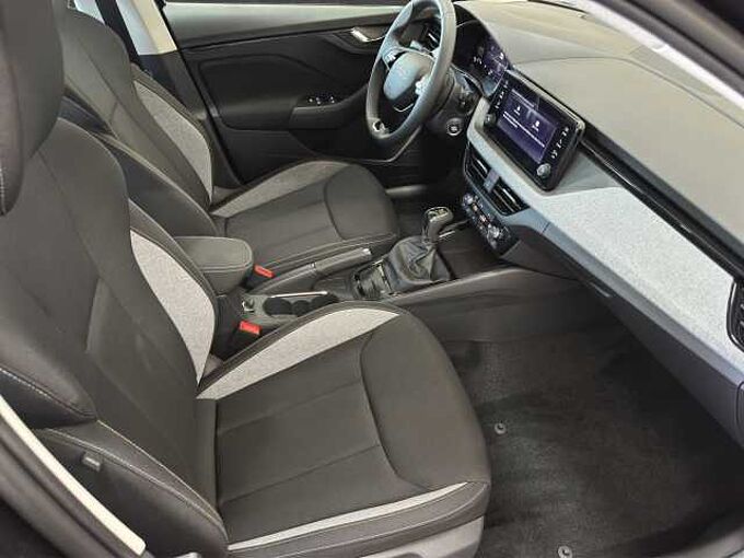 SKODA Kamiq 1.0 TSI Selection //Einparkhilfe/Sitzheizung/ LED