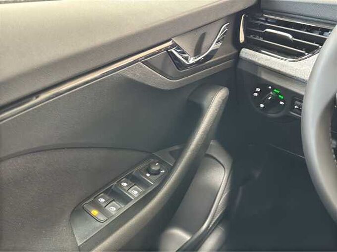 SKODA Kamiq 1.0 TSI Selection //Einparkhilfe/Sitzheizung/ LED