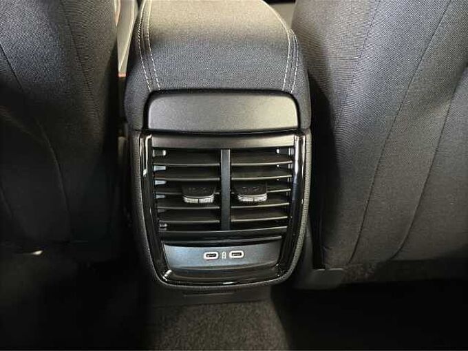 SKODA Kamiq 1.0 TSI Selection //Einparkhilfe/Sitzheizung/ LED