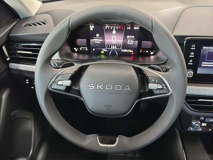 SKODA Kamiq 1.0 TSI Selection //Einparkhilfe/Sitzheizung/ LED