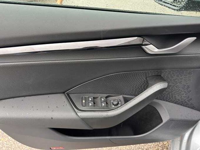 SKODA Octavia 1.5 TSI Essence //LED/Einparkhilfe/Sitzheizung 