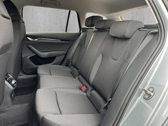 SKODA Octavia 1.5 TSI Essence //LED/Einparkhilfe/Sitzheizung 