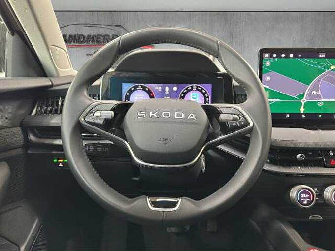 SKODA Superb Combi Essence 5. Jahre Garantie / Navi