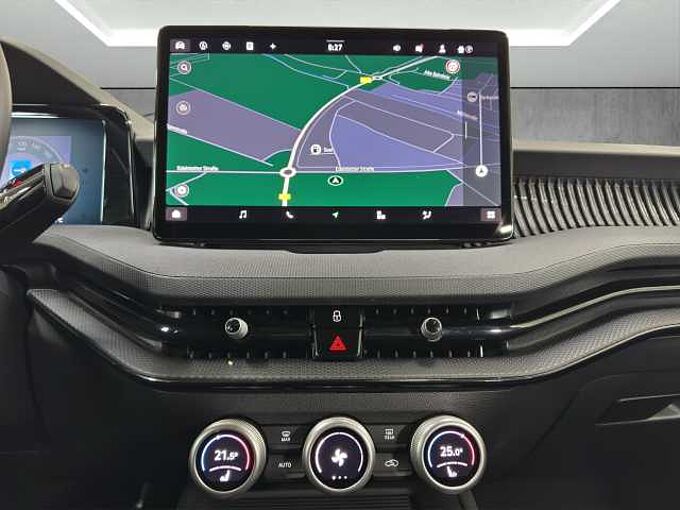 SKODA Superb Combi Essence 5. Jahre Garantie / Navi