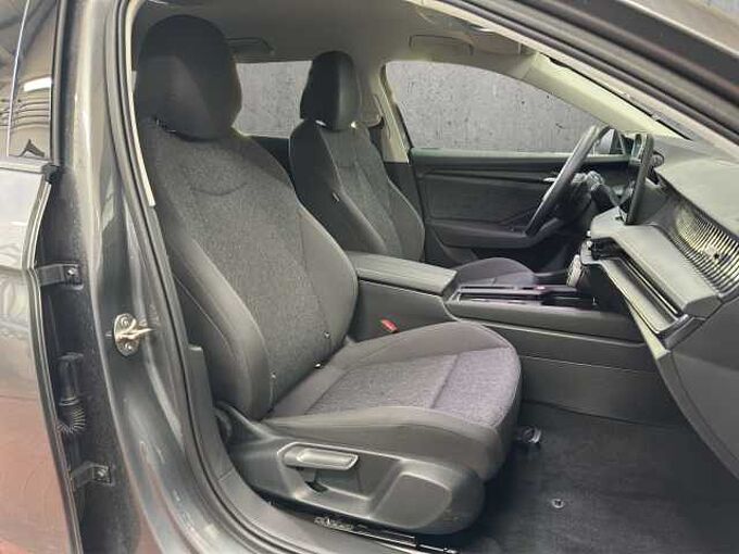 SKODA Superb Combi Essence 5. Jahre Garantie / Navi