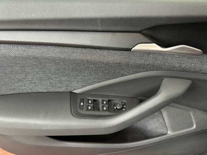 SKODA Superb Combi Essence 5. Jahre Garantie / Navi