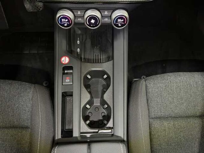 SKODA Superb Combi Essence 5. Jahre Garantie / Navi