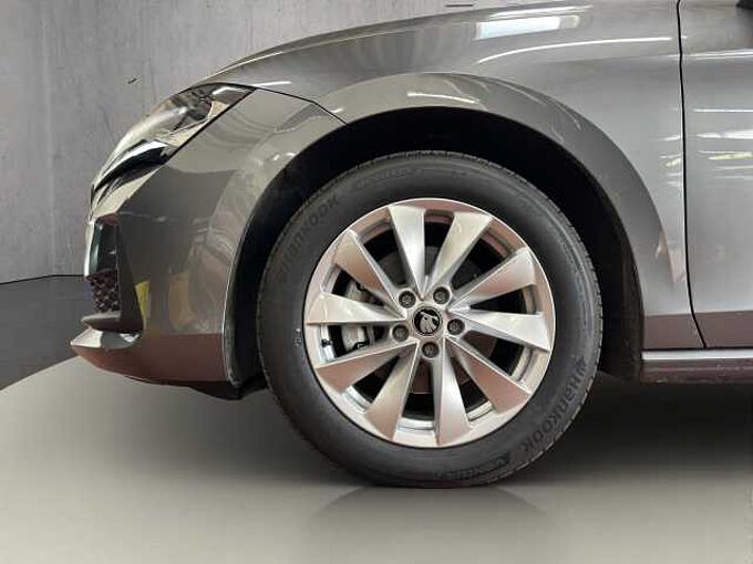 SKODA Superb Combi Essence 5. Jahre Garantie / Navi