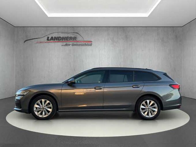 SKODA Superb Essence Rückfahrkamera/Navigationssystem