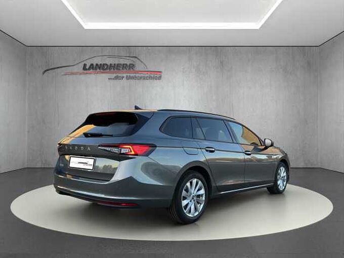 SKODA Superb Essence Rückfahrkamera/Navigationssystem