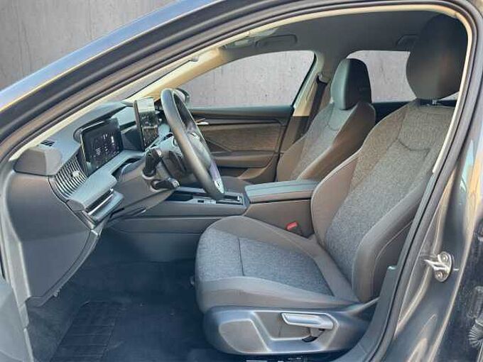 SKODA Superb Essence Rückfahrkamera/Navigationssystem