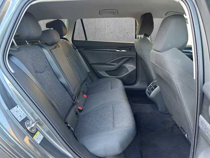 SKODA Superb Essence Rückfahrkamera/Navigationssystem