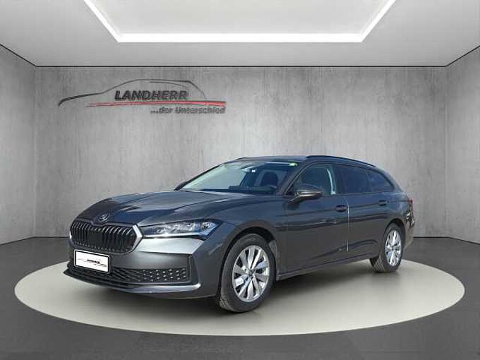 SKODA Superb Combi Essence Kamera / Navi