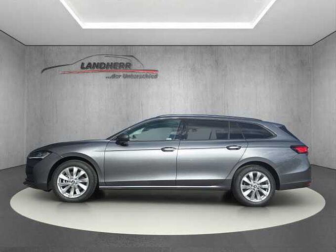 SKODA Superb Combi Essence Kamera / Navi