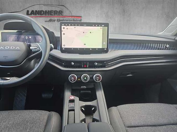 SKODA Superb Combi Essence Kamera / Navi