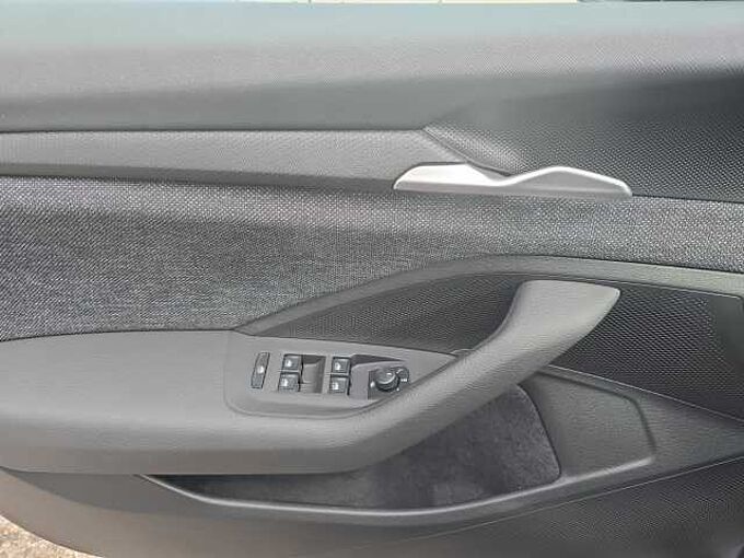 SKODA Superb Combi Essence Kamera / Navi