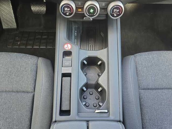 SKODA Superb Combi Essence Kamera / Navi