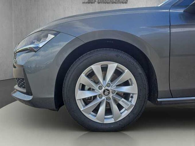 SKODA Superb Combi Essence Kamera / Navi