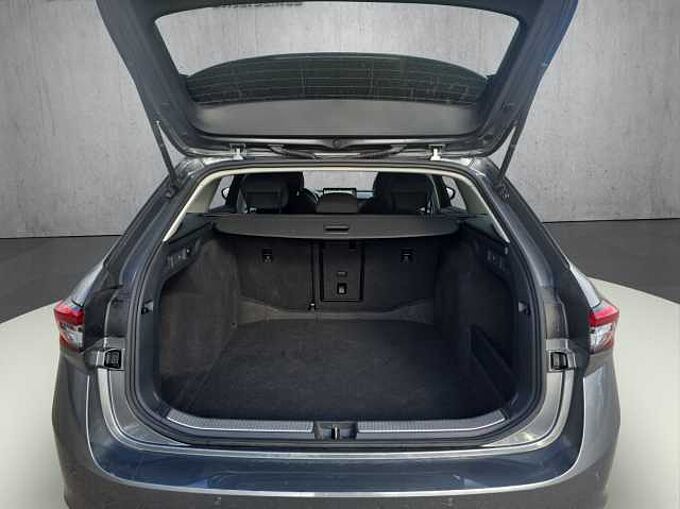 SKODA Superb Combi Essence Kamera / Navi